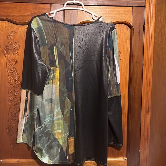 Unique tunic with different textures and colors - Picture 5 of 6